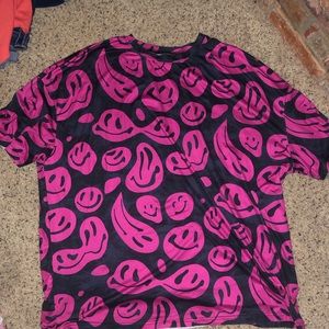 women’s smiley design tee